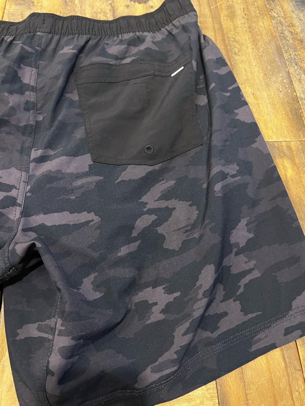 Vuori Kore Shorts Mens XXL Black Camo Athletic Lined Gym Workout Shorts - Picture 8 of 9